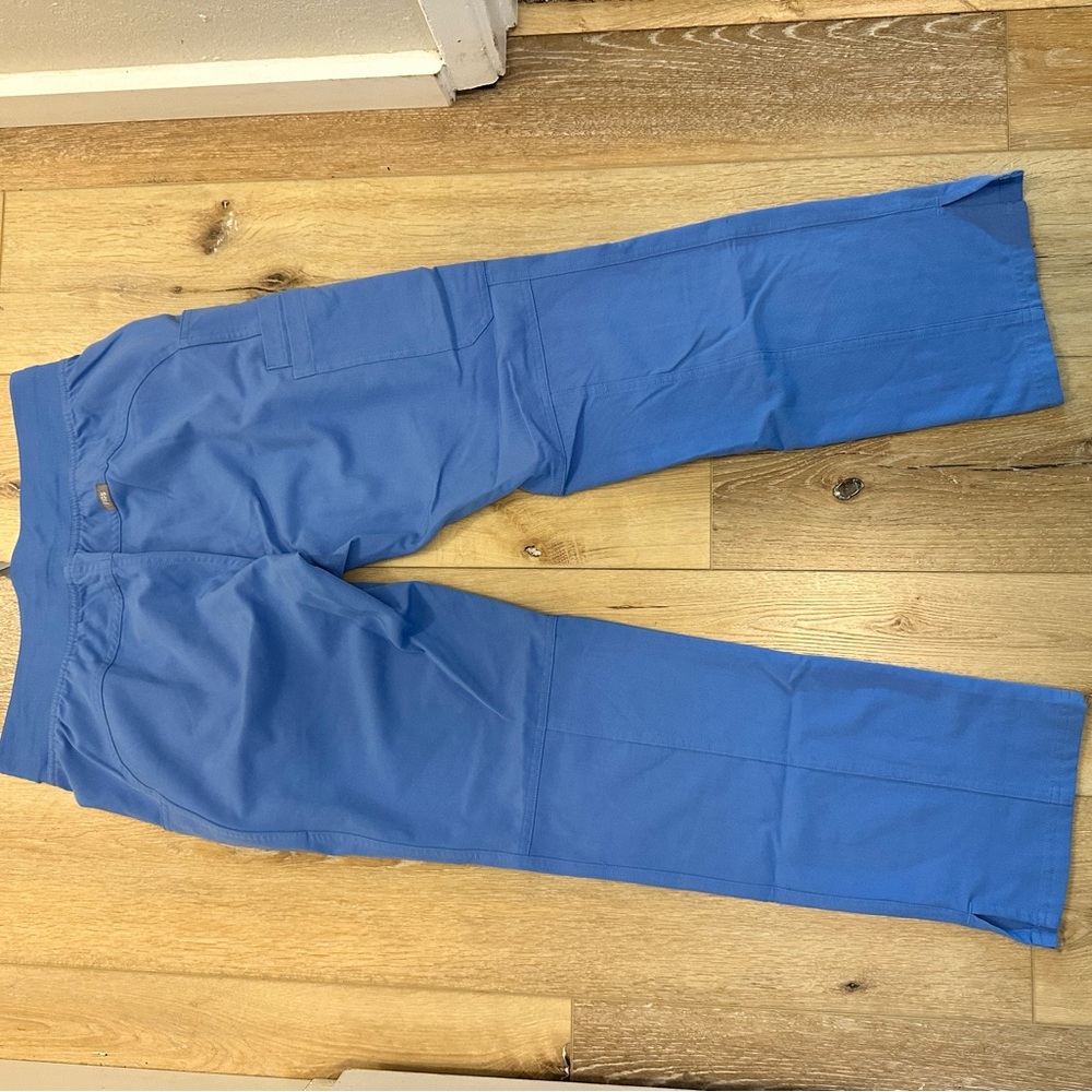 Figs Women's Scrub set in Light Blue - Picture 5 of 5